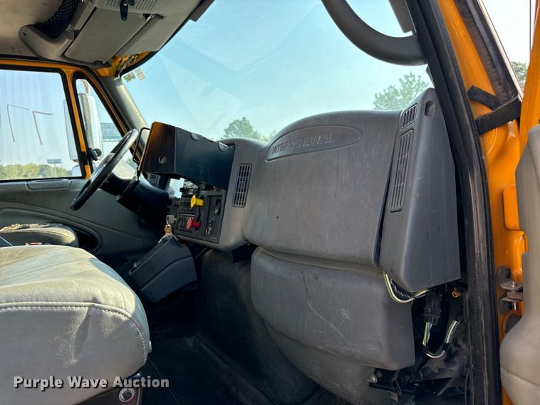 image for item EH6997 2006 International  7400  dump truck