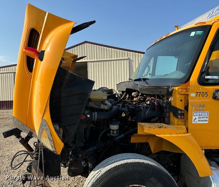 image for item EH6997 2006 International  7400  dump truck