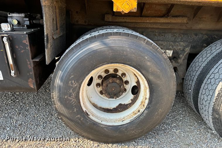 image for item EH6997 2006 International  7400  dump truck