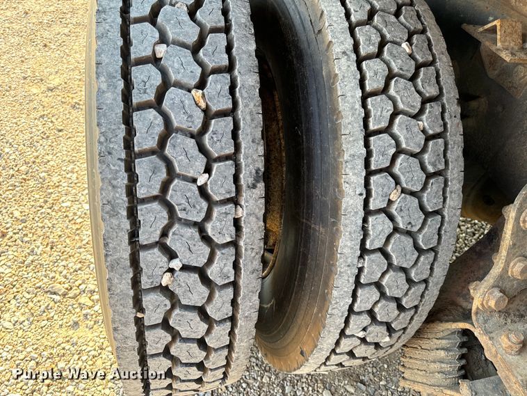 image for item EH6997 2006 International  7400  dump truck