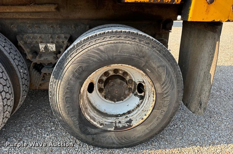 image for item EH6997 2006 International  7400  dump truck