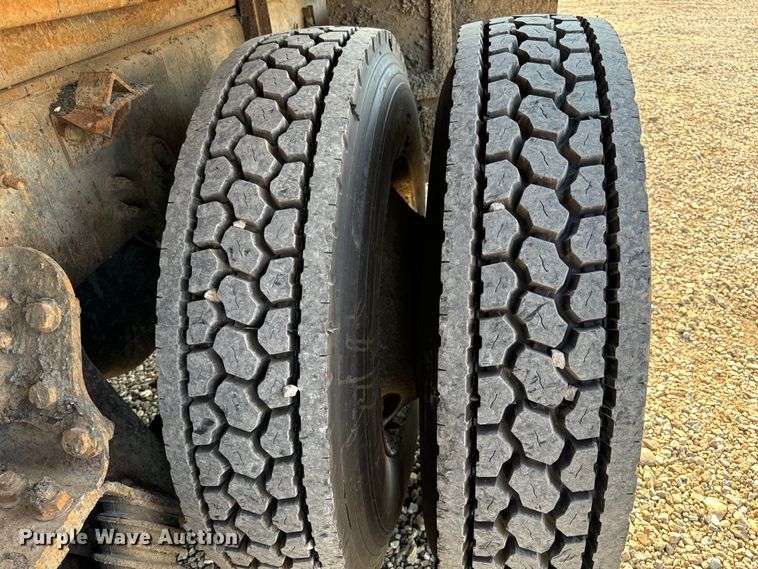 image for item EH6997 2006 International  7400  dump truck