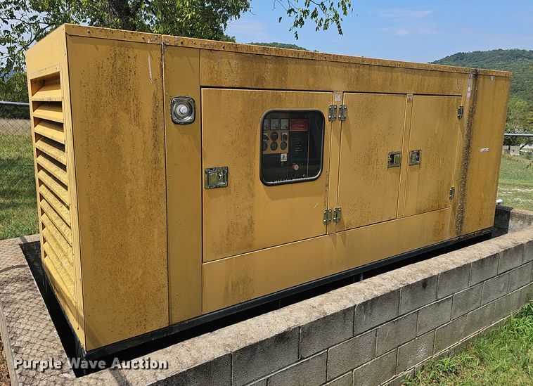 image for item EJ5784 2001 Olympian D125P1 generator