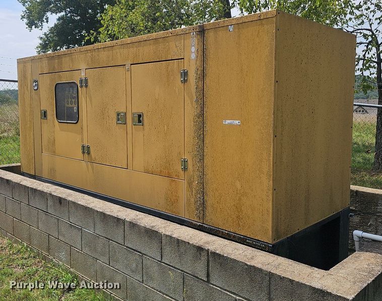 image for item EJ5784 2001 Olympian D125P1 generator