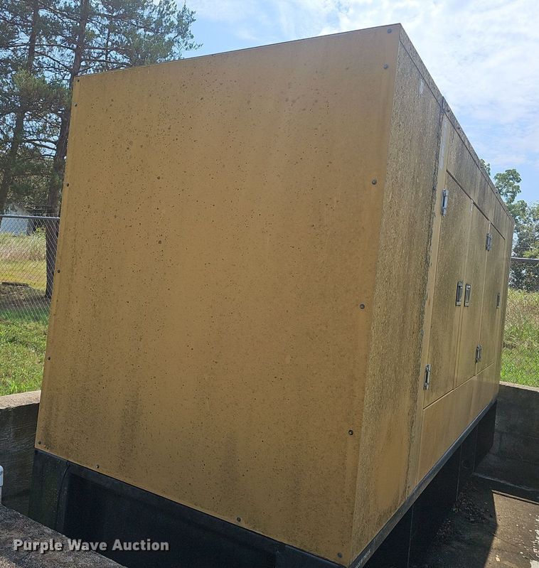 image for item EJ5784 2001 Olympian D125P1 generator