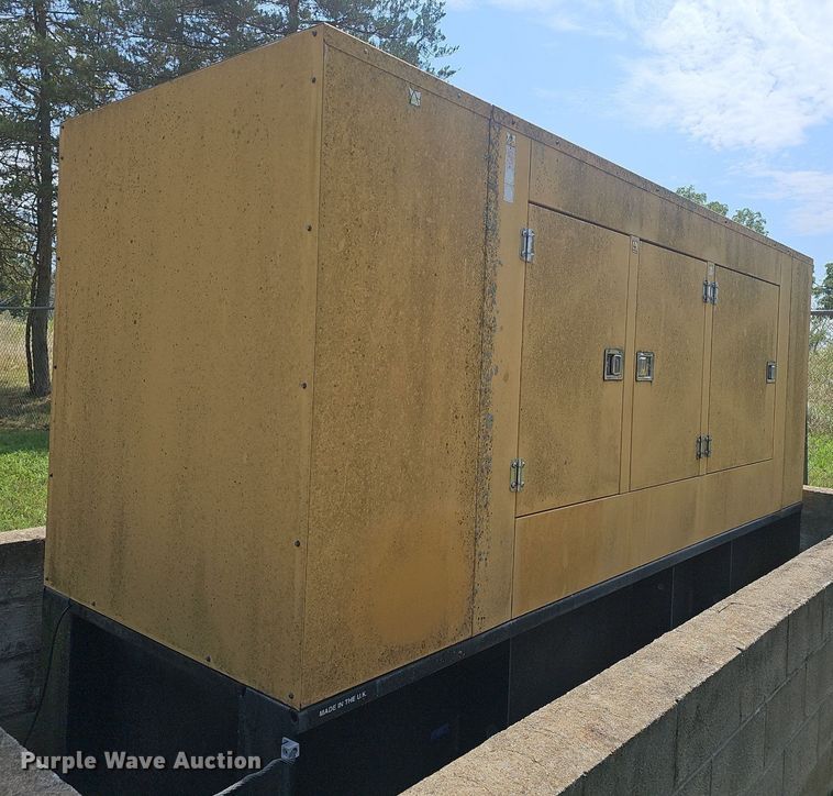 image for item EJ5784 2001 Olympian D125P1 generator