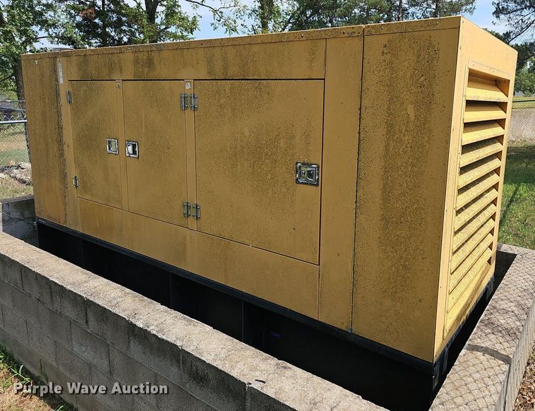 image for item EJ5784 2001 Olympian D125P1 generator