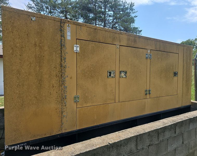 image for item EJ5784 2001 Olympian D125P1 generator