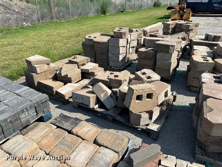 image for item EJ7089 Retaining wall blocks