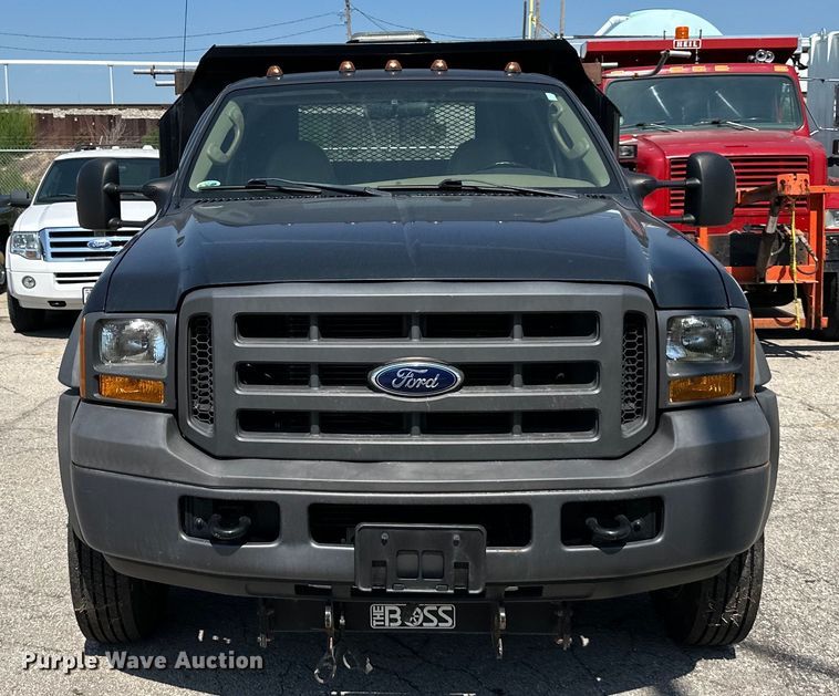 image for item EJ7094 2005 Ford F450 Super Duty XL dump truck