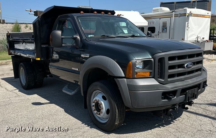 image for item EJ7094 2005 Ford F450 Super Duty XL dump truck