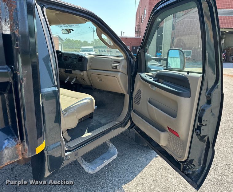 image for item EJ7094 2005 Ford F450 Super Duty XL dump truck