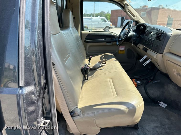 image for item EJ7094 2005 Ford F450 Super Duty XL dump truck