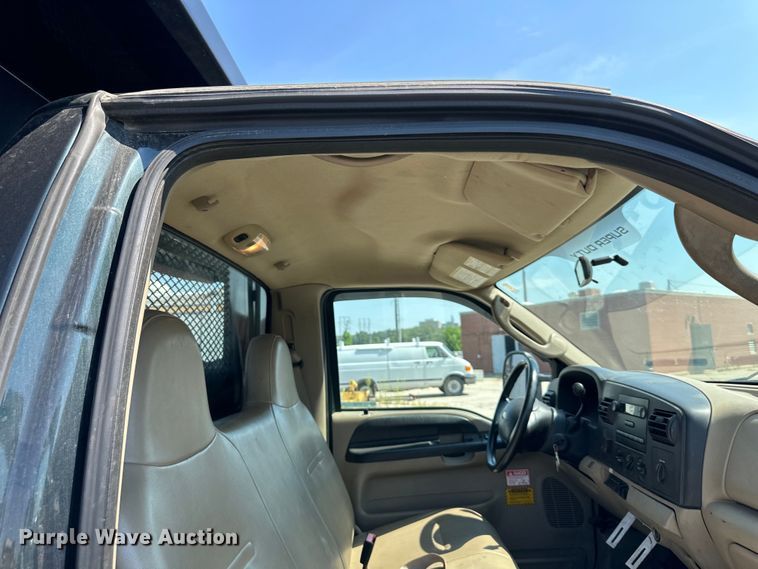 image for item EJ7094 2005 Ford F450 Super Duty XL dump truck