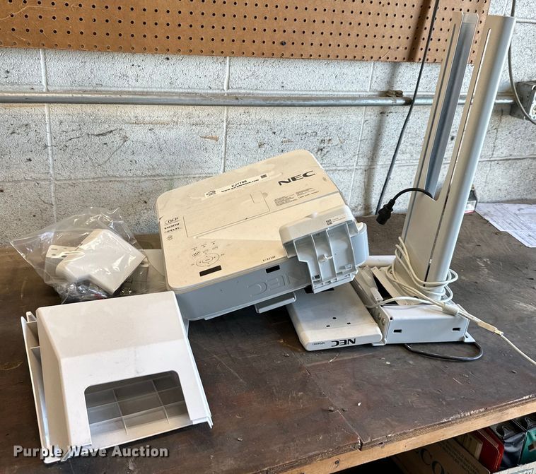 image for item EJ7108 NEC projector 
