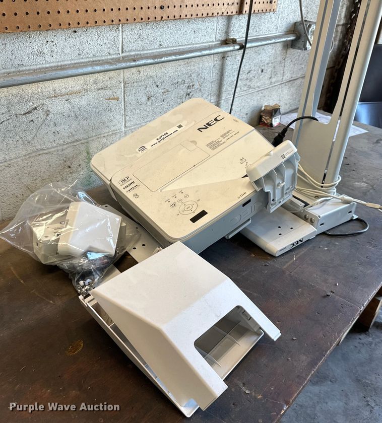 image for item EJ7108 NEC projector 