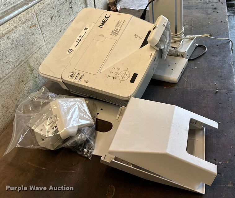 image for item EJ7108 NEC projector 