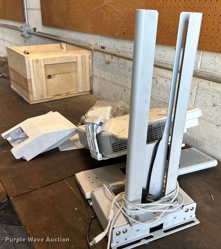 image for item EJ7108 NEC projector 