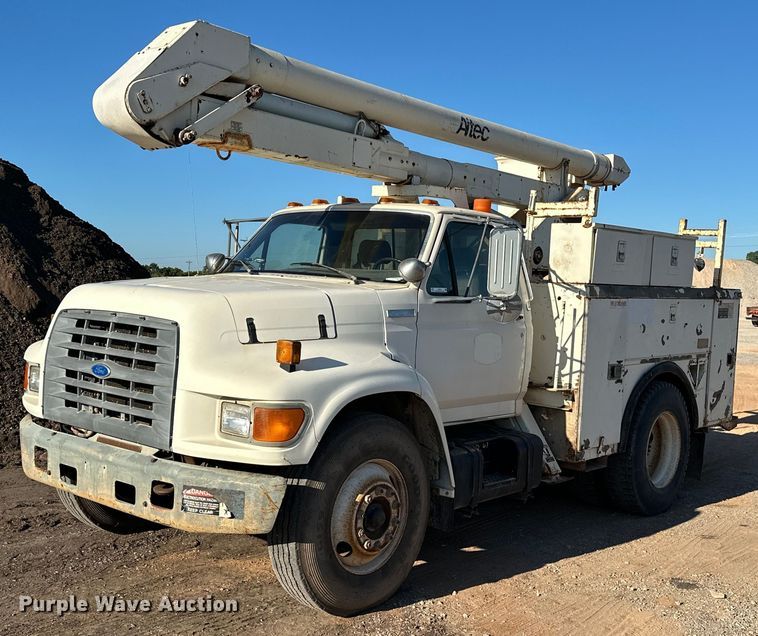 image for item EJ8934 1997 Ford F800 bucket truck