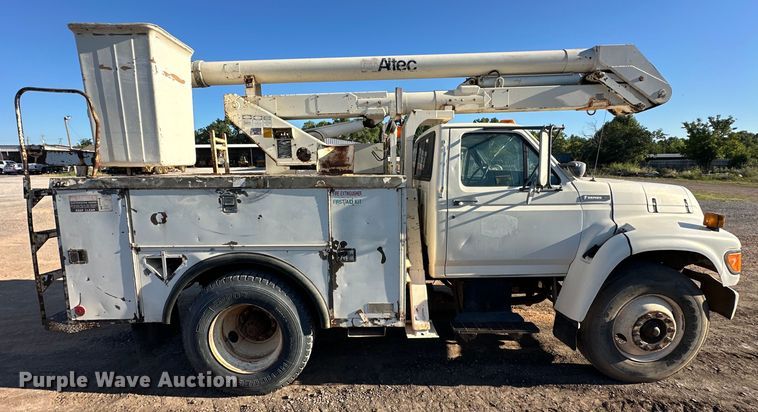 image for item EJ8934 1997 Ford F800 bucket truck