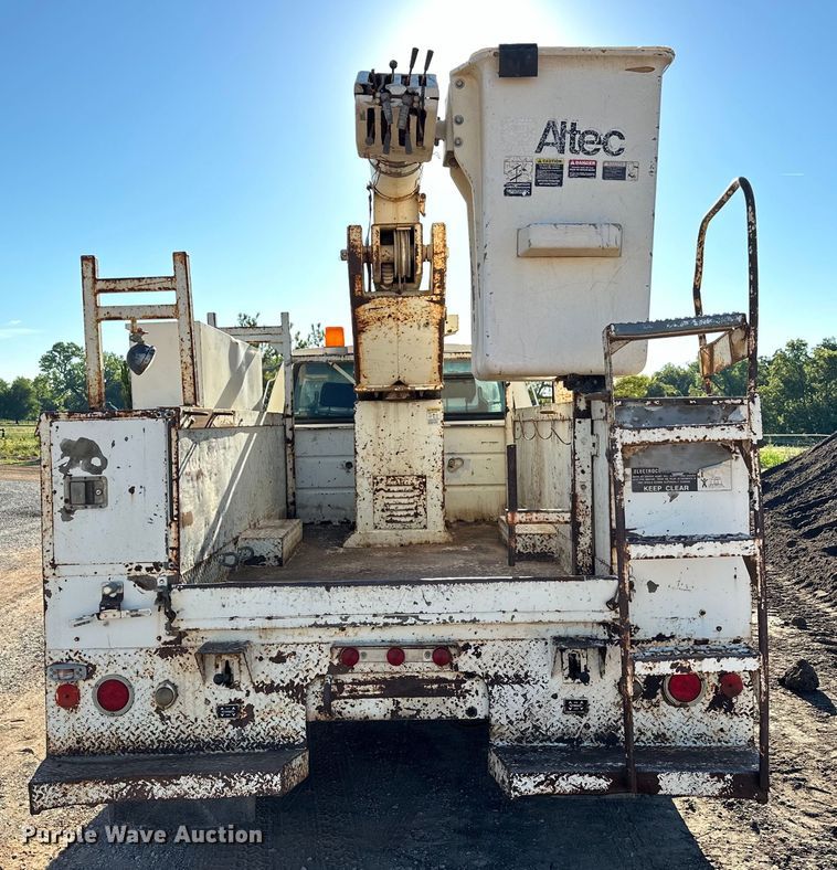 image for item EJ8934 1997 Ford F800 bucket truck