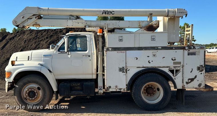 image for item EJ8934 1997 Ford F800 bucket truck