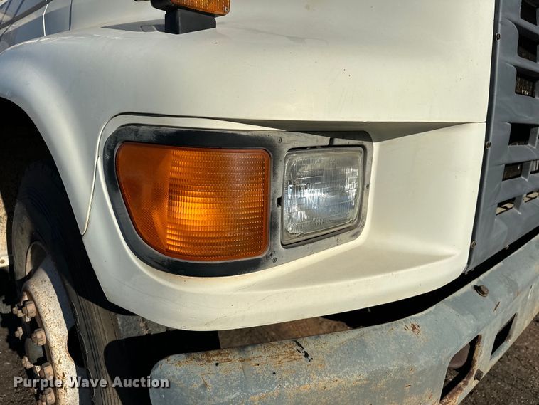 image for item EJ8934 1997 Ford F800 bucket truck