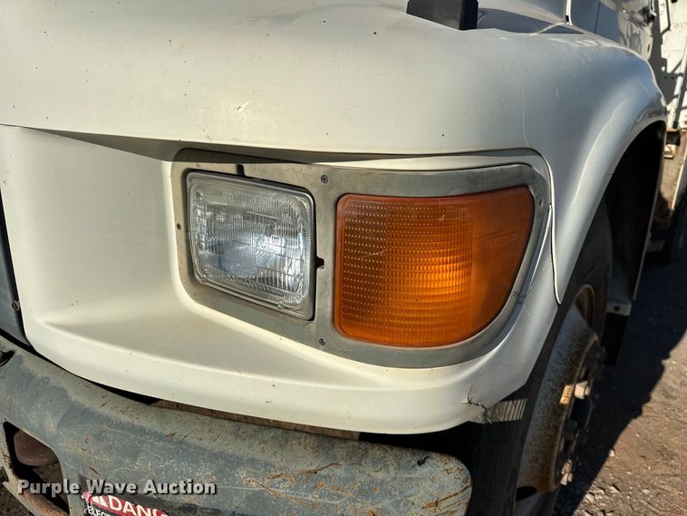 image for item EJ8934 1997 Ford F800 bucket truck