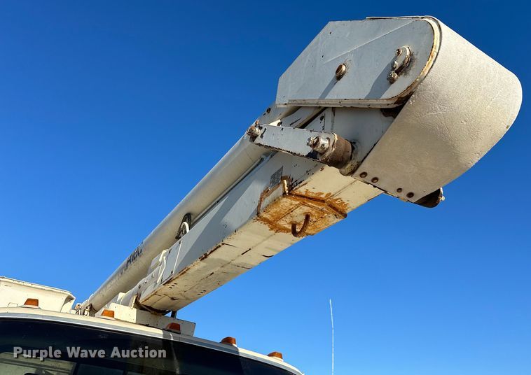 image for item EJ8934 1997 Ford F800 bucket truck