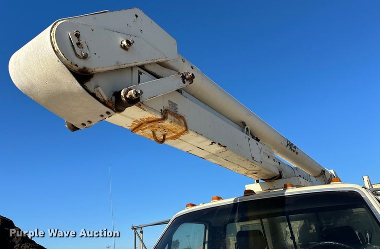 image for item EJ8934 1997 Ford F800 bucket truck