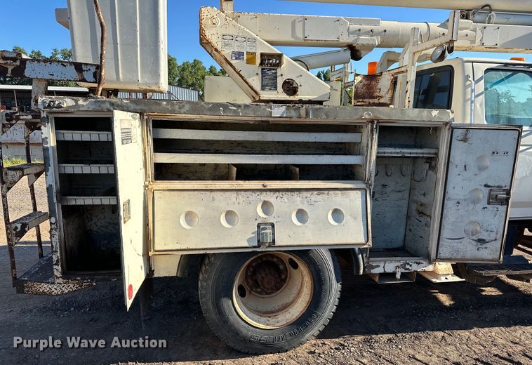 image for item EJ8934 1997 Ford F800 bucket truck