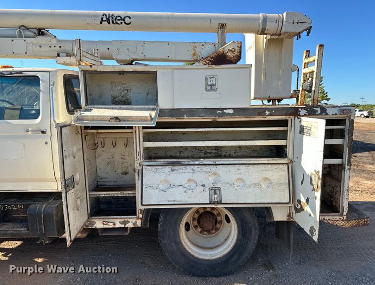 image for item EJ8934 1997 Ford F800 bucket truck