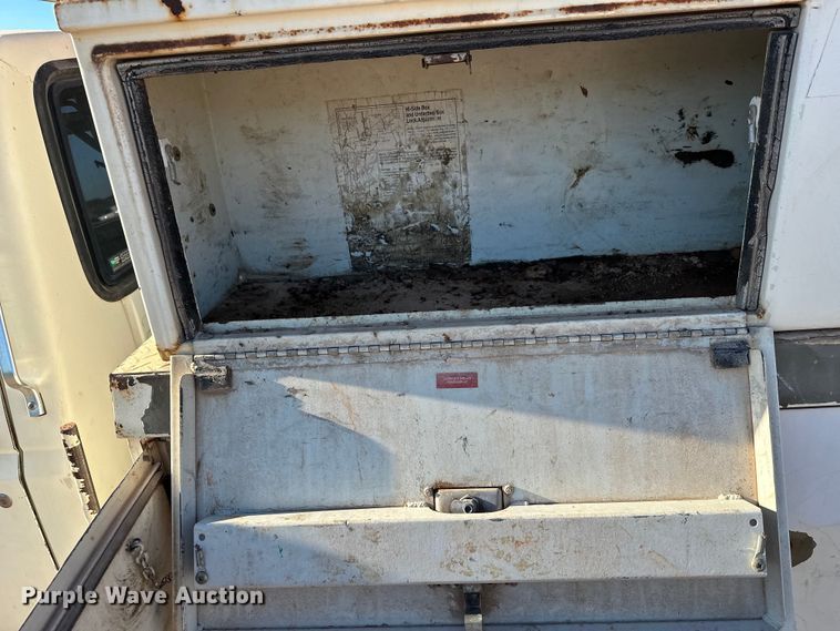 image for item EJ8934 1997 Ford F800 bucket truck