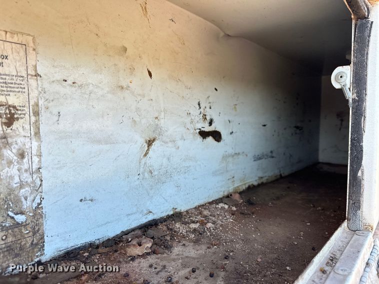 image for item EJ8934 1997 Ford F800 bucket truck