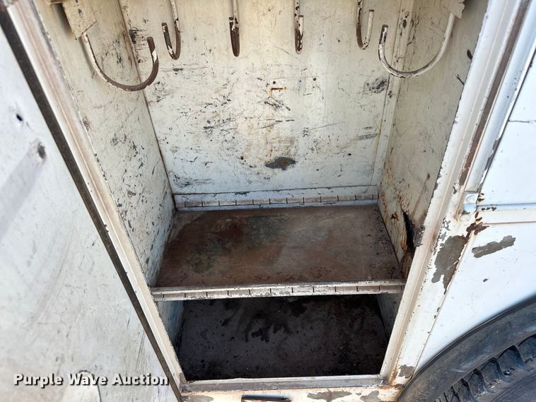 image for item EJ8934 1997 Ford F800 bucket truck