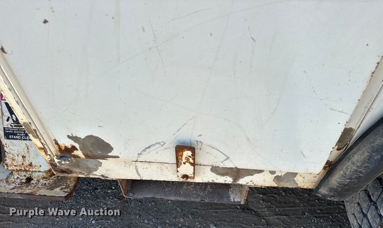 image for item EJ8934 1997 Ford F800 bucket truck