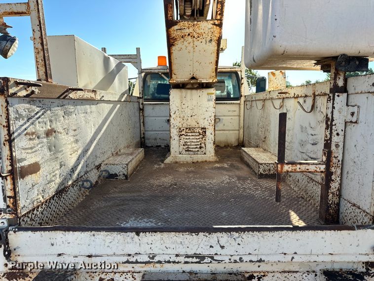 image for item EJ8934 1997 Ford F800 bucket truck