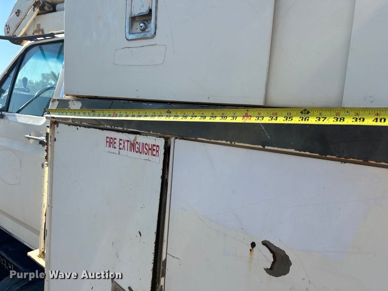 image for item EJ8934 1997 Ford F800 bucket truck