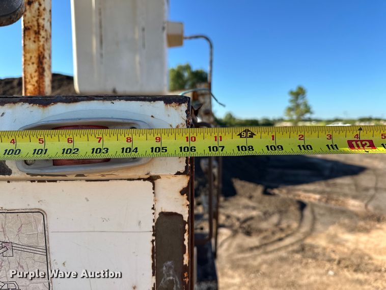 image for item EJ8934 1997 Ford F800 bucket truck