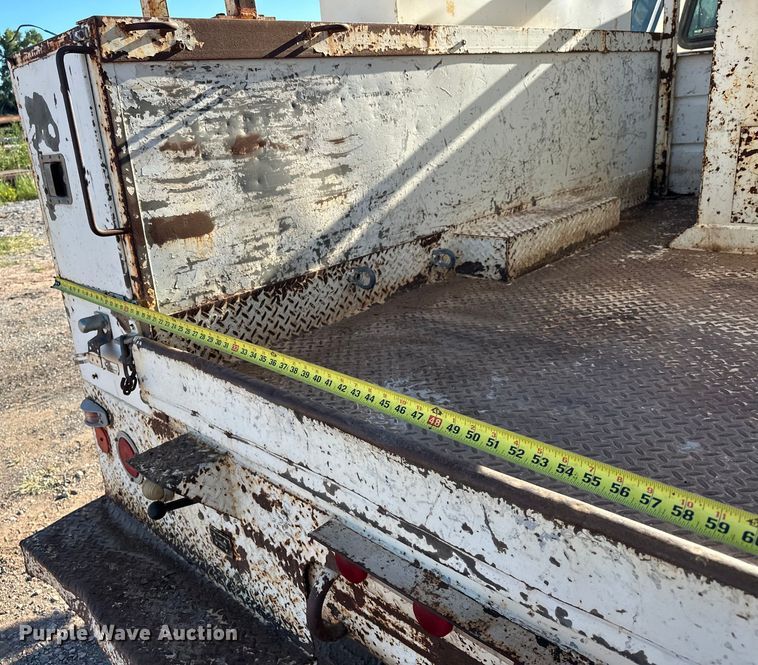 image for item EJ8934 1997 Ford F800 bucket truck