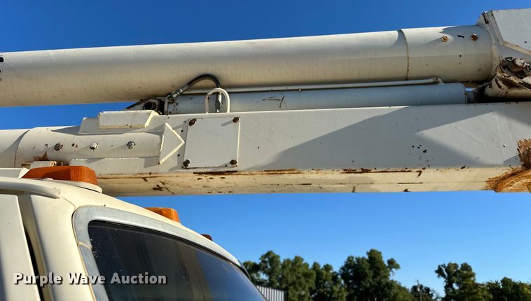 image for item EJ8934 1997 Ford F800 bucket truck