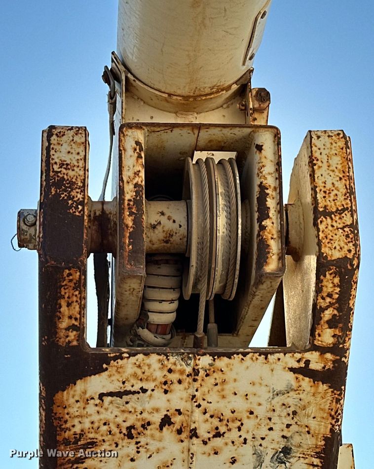 image for item EJ8934 1997 Ford F800 bucket truck