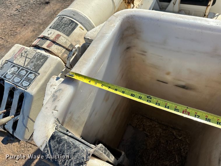 image for item EJ8934 1997 Ford F800 bucket truck