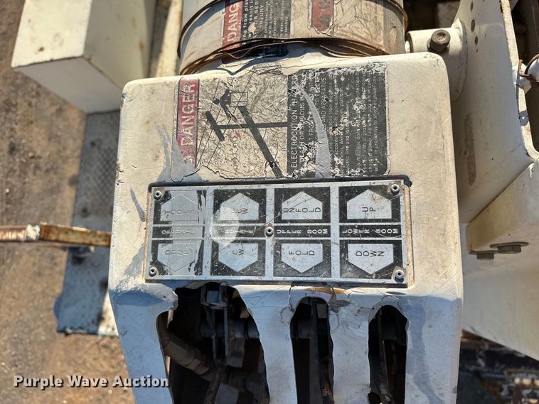 image for item EJ8934 1997 Ford F800 bucket truck