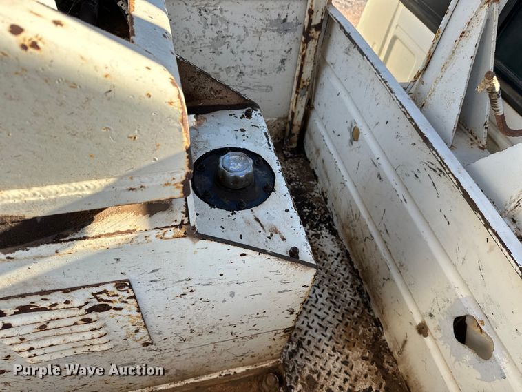 image for item EJ8934 1997 Ford F800 bucket truck