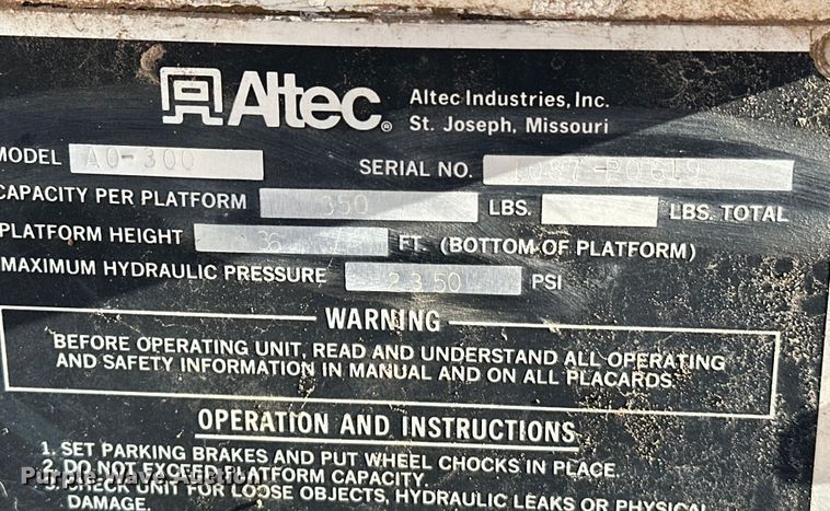 image for item EJ8934 1997 Ford F800 bucket truck