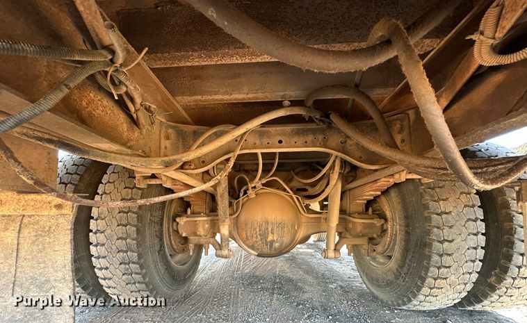 image for item EJ8934 1997 Ford F800 bucket truck