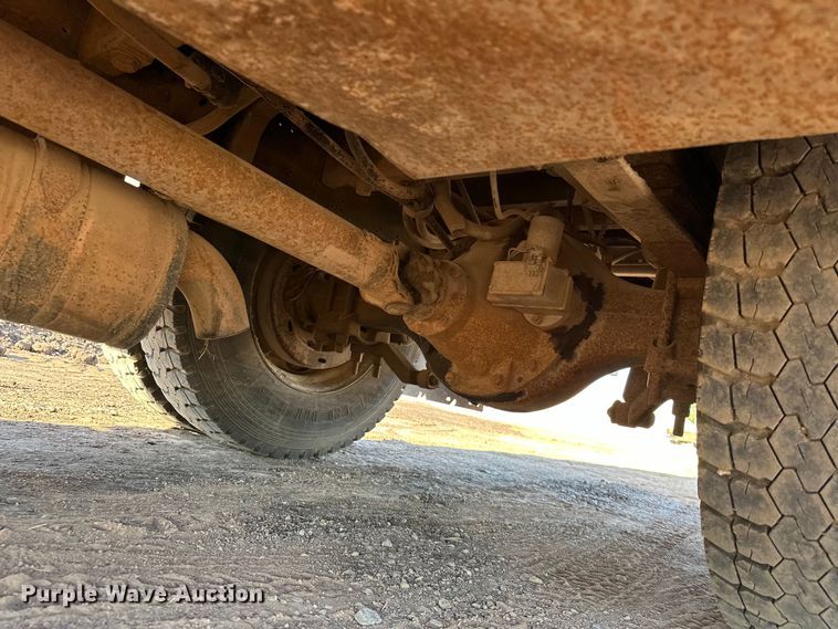 image for item EJ8934 1997 Ford F800 bucket truck