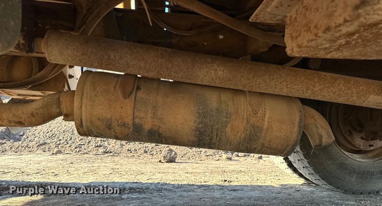 image for item EJ8934 1997 Ford F800 bucket truck