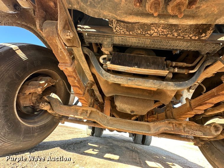 image for item EJ8934 1997 Ford F800 bucket truck